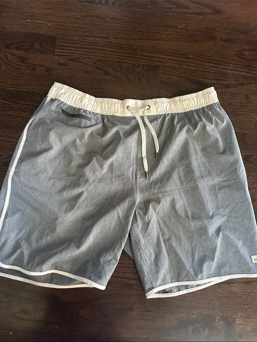VUORI BANKS SHORTS 8”